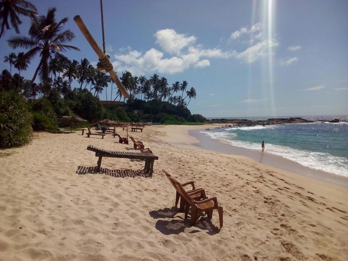 Hotel Surf Bay House Dikwella Esterno foto