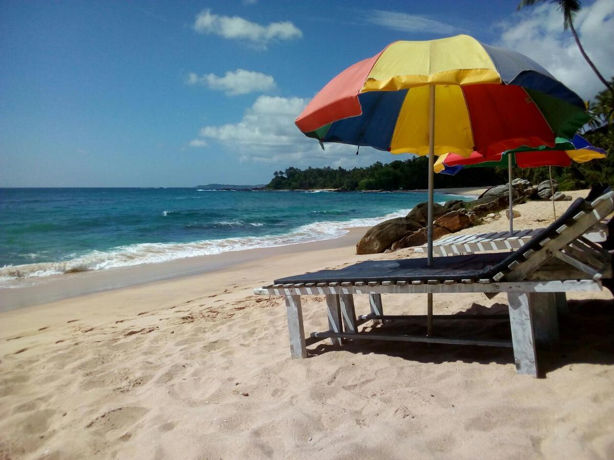 Hotel Surf Bay House Dikwella Esterno foto